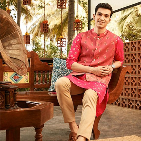 http://631760.leandytrade-hk.tech/products/men-magenta-pink-golden-floral-printed-thread-work-floral-kurta-2