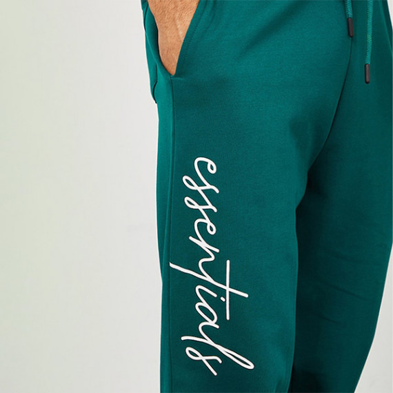 http://631760.leandytrade-hk.tech/products/men-green-solid-relaxed-fit-cotton-joggers