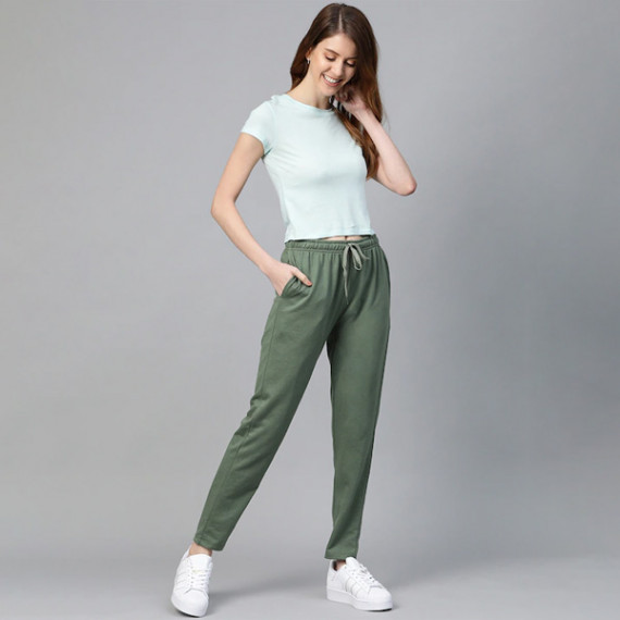 http://631760.leandytrade-hk.tech/products/women-black-solid-side-stripes-cropped-track-pants