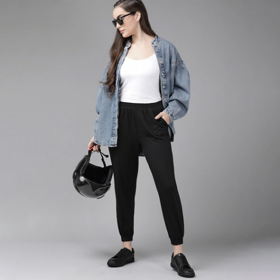 http://631760.leandytrade-hk.tech/products/women-black-solid-straight-fit-cropped-joggers