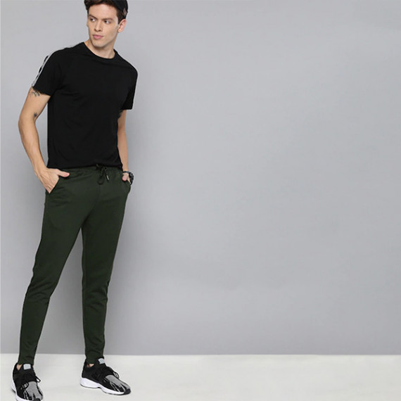 http://631760.leandytrade-hk.tech/products/men-olive-green-straight-fit-solid-track-pants