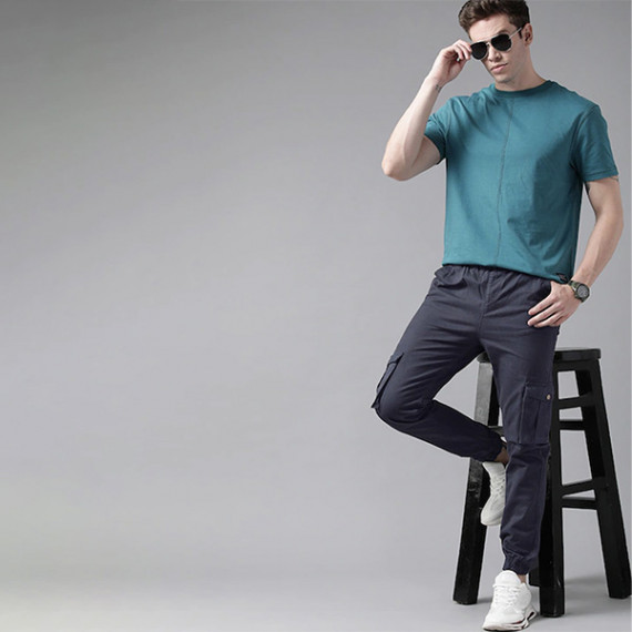 http://631760.leandytrade-hk.tech/products/men-navy-blue-solid-mid-rise-woven-pure-cotten-cargo-trousers