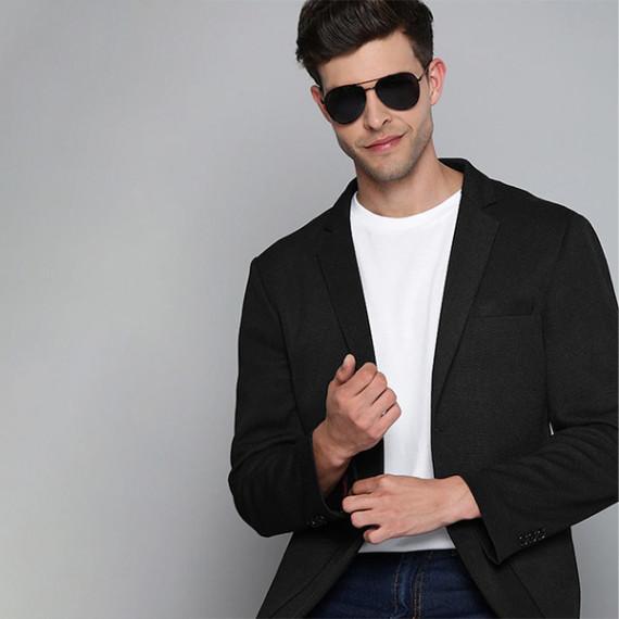 http://631760.leandytrade-hk.tech/products/men-black-textured-regular-fit-single-breasted-blazer