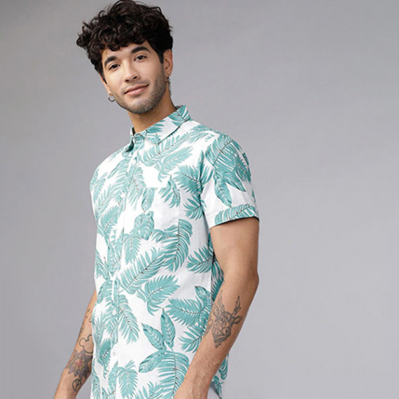 http://631760.leandytrade-hk.tech/products/men-green-white-slim-fit-printed-casual-shirt