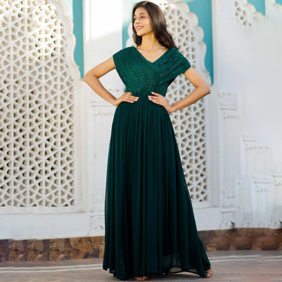 http://631760.leandytrade-hk.tech/products/green-embellished-maxi-dress